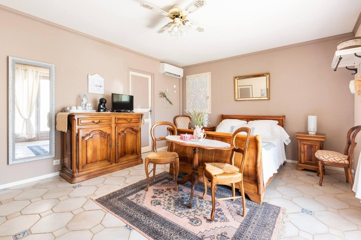 Chambre Et Table D'Hotes Villa Pomponette Nans-les-Pins Dış mekan fotoğraf