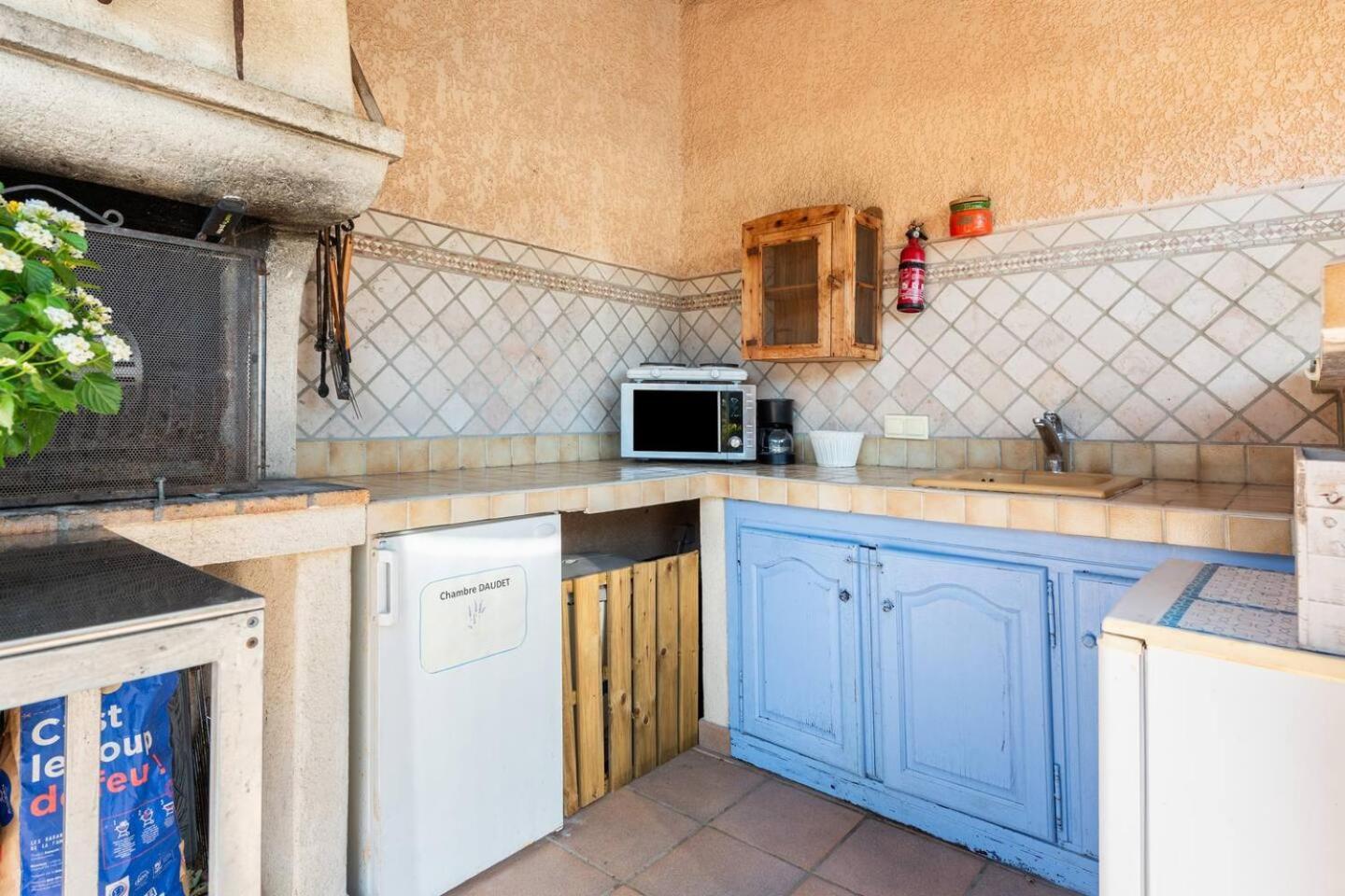 Chambre Et Table D'Hotes Villa Pomponette Nans-les-Pins Dış mekan fotoğraf